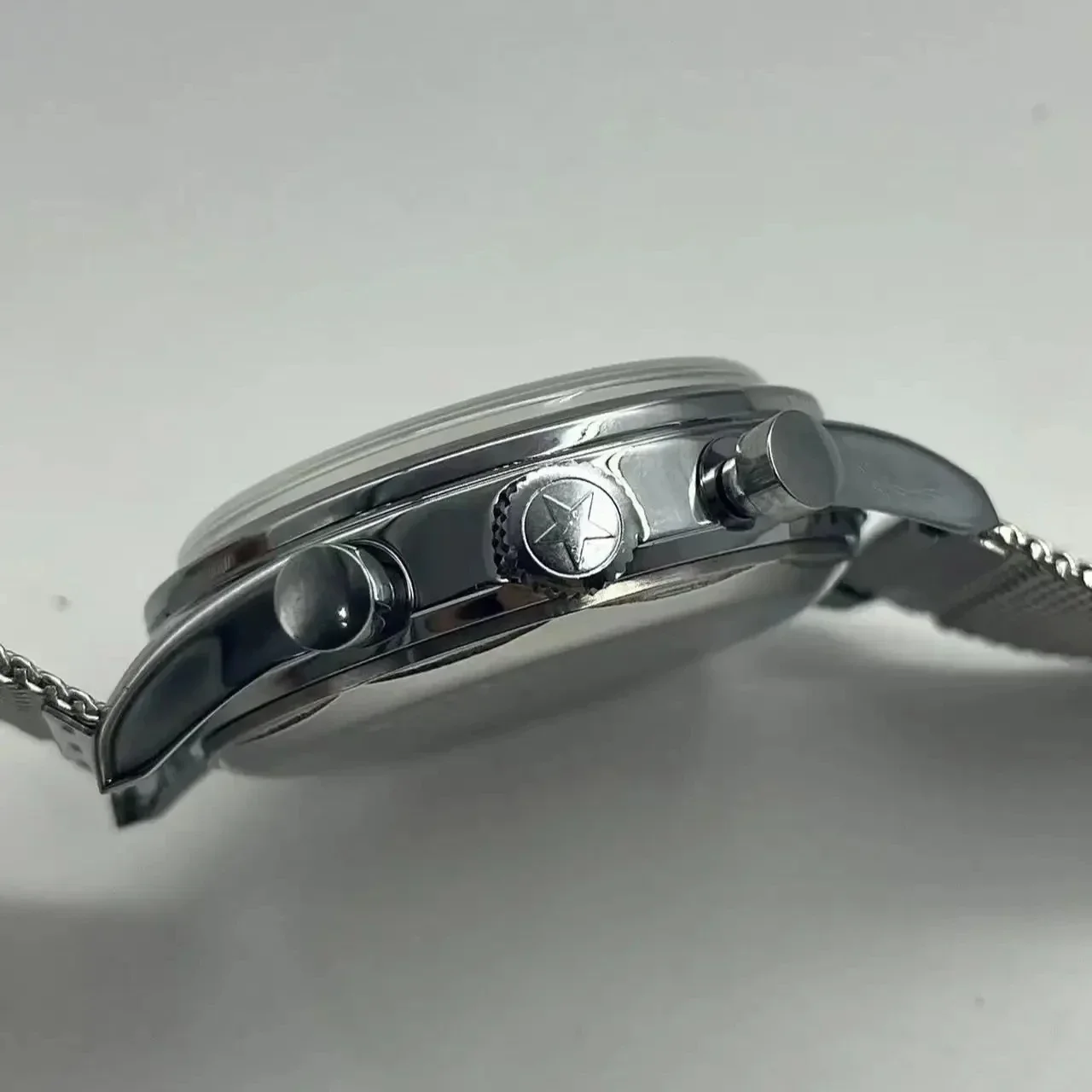 ساعات رجالية 1963 ساعة أوتومات - مراجعة Solar Powered Watch وسعره